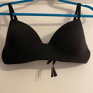 Black Victoria secret bra size 36c